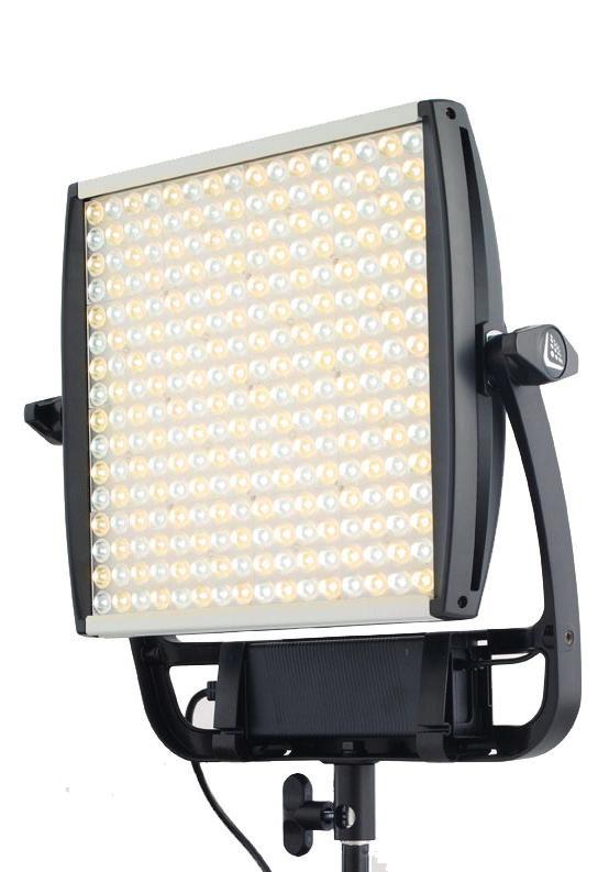 Tule Mediatradeen tutustumaan laajaan Litepanels -valaisimien