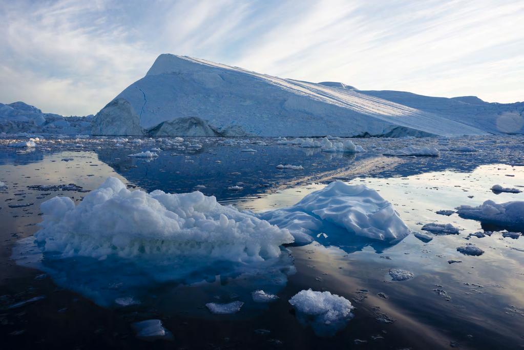 ELISABETH KRUGER / WWF-US Jäähän sitoutunut muovi vapautuu mereen kun ilmastonmuutos sulattaa ikiroutaista, arktista jäätä.