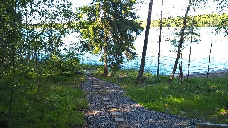 iso ruokailukatos ja keittiö, varastorakennus sekä luhtiaitta. Leirikeskuksen paikalle suunnitellaan kesäteatteritoimintaa.