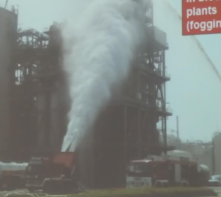 7 Paloauton tykin teho on 6 000 l/min. Se voi imeä myös merestä vettä 6 000 l/min.