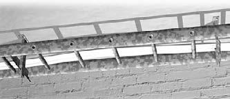 Asentaminen ja kiinnitys putkisiltaan Lämpöpitenemisestä aiheutuvan liikkeen ohjaamiseksi PEXvirtausputket kiinnitetään putkisiltaan haaroitusten liittimistä, ja putken päissä olevat liittimet