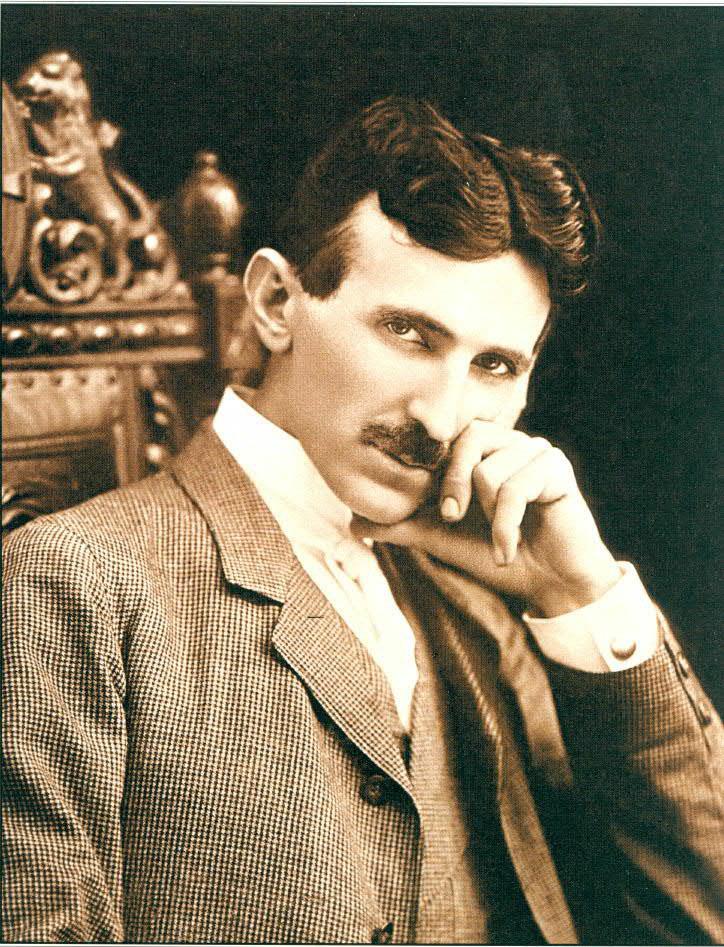 Nikola Tesla (1856 1943) syntyi serbinä Kroatiassa (Itävalta- Unkari), kuoli USA:ssa 1881 85 töissä Edisonin yhtiöissä (Budapest, Pariisi, New Jersey), ei innostunut Edisonin tasavirrasta 1885 1888