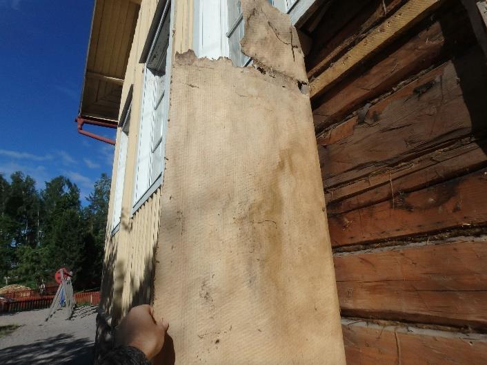 Rakennuspaperissa on merkkejä kastumisesta. Kuva 39.