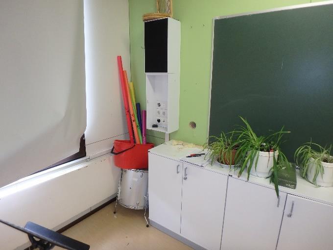 Materiaalinäyte Kuva 44. Ulkoseinän rakenneavaus RA10. Seinän sisäpuolelle on asennettu lisälämmöneristys.
