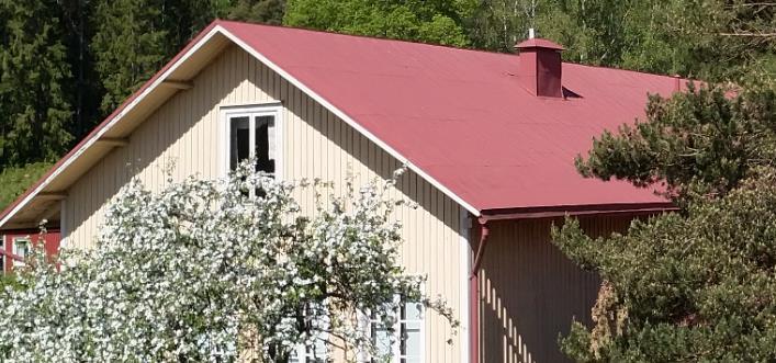 FCG SUUNNITTELU JA TEKNIIKKA OY Tutkimusraportti 45 (61) 7.1.3 Havainnot Kuva 105. A-osan yläpohjarakenne Peltikate on päällisin puolin hyväkuntoinen.