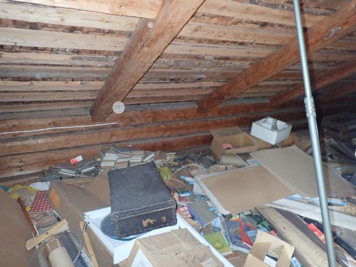 Yläpohjan eristekerroksen paksuus vaihtelee 250 300