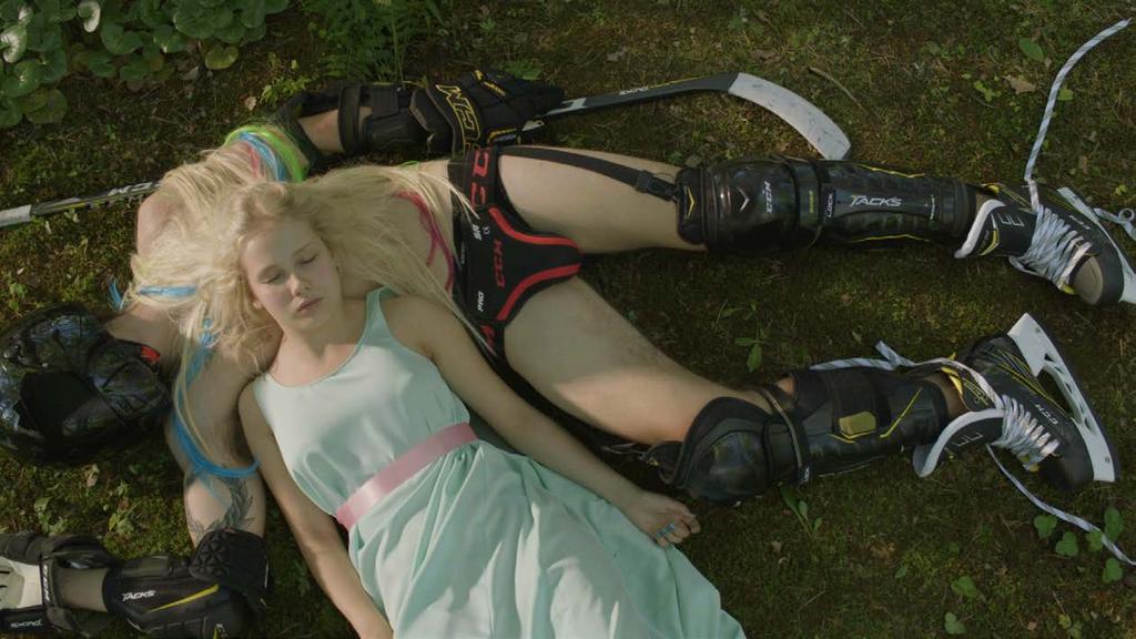 LEVITYSTOIMINTA VUONNA 2017 Hannaleena Hauru: Ice Hockey Film by Heidi KANSAIVÄLISEN JAKELUN KOHOKOHTIA Jonna Kinan voitokkaan teoksen lisäksi AV-arkin jakelun kautta Nordisk Panoraman kilpasarjaan