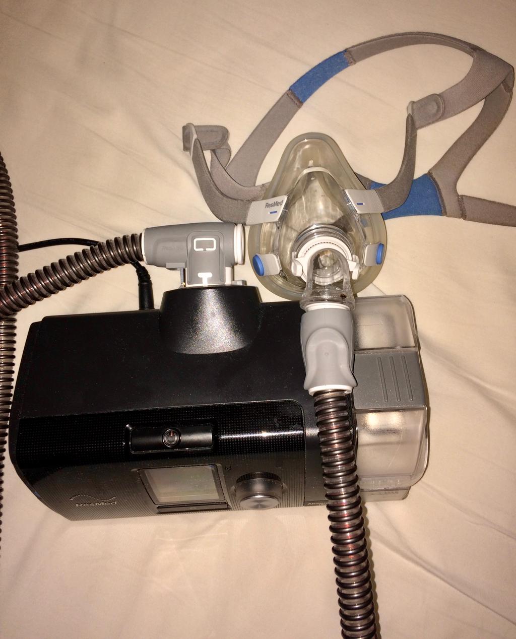 Kuva 2.2: Obstruktiivisen uniapnean hoidossa käytettävä CPAP-laite.