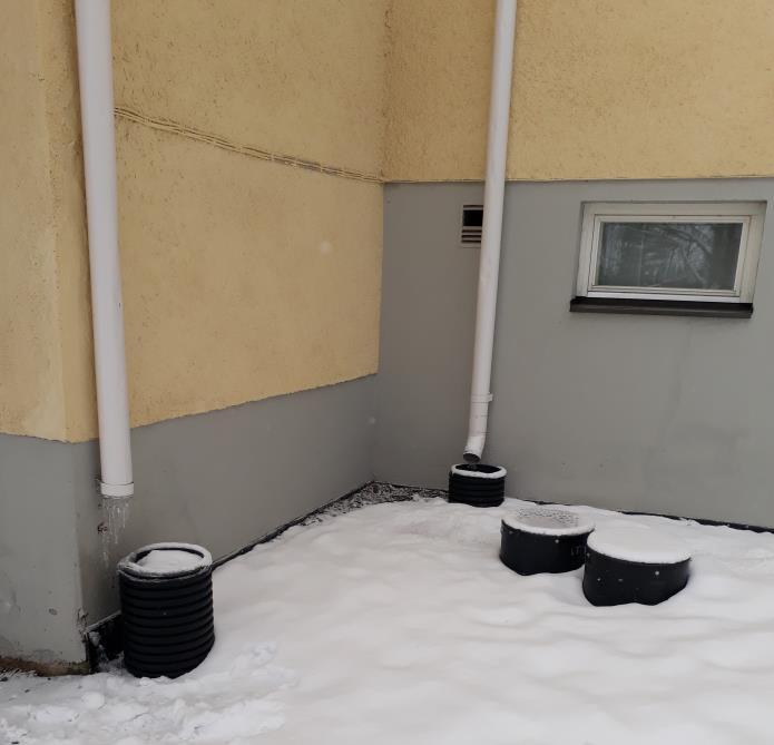 Ulkopuolen maalipinta on myös hyvässä kunnossa.