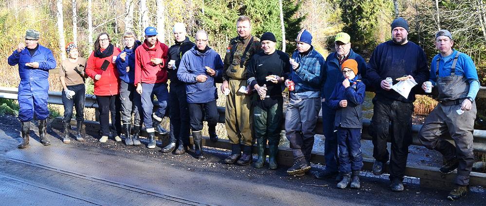 Klikkaa meitä saadaksesi lisätietoa! KOVESJOEN PAHOLUOMANTIEN VIRTAPAIKAN (PARKANO) TALKOOKUNNOSTUS 6.10.