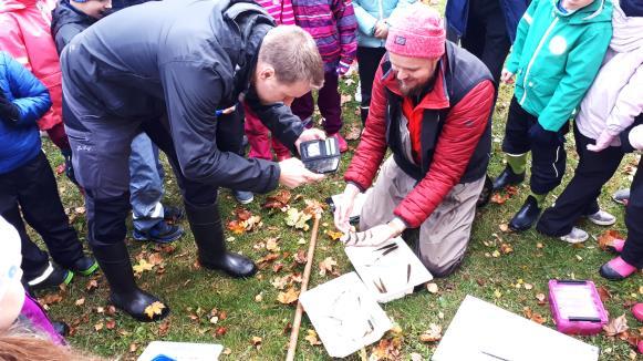 normaalikoulun luokan järjestämää tutkimusta, jossa mädin