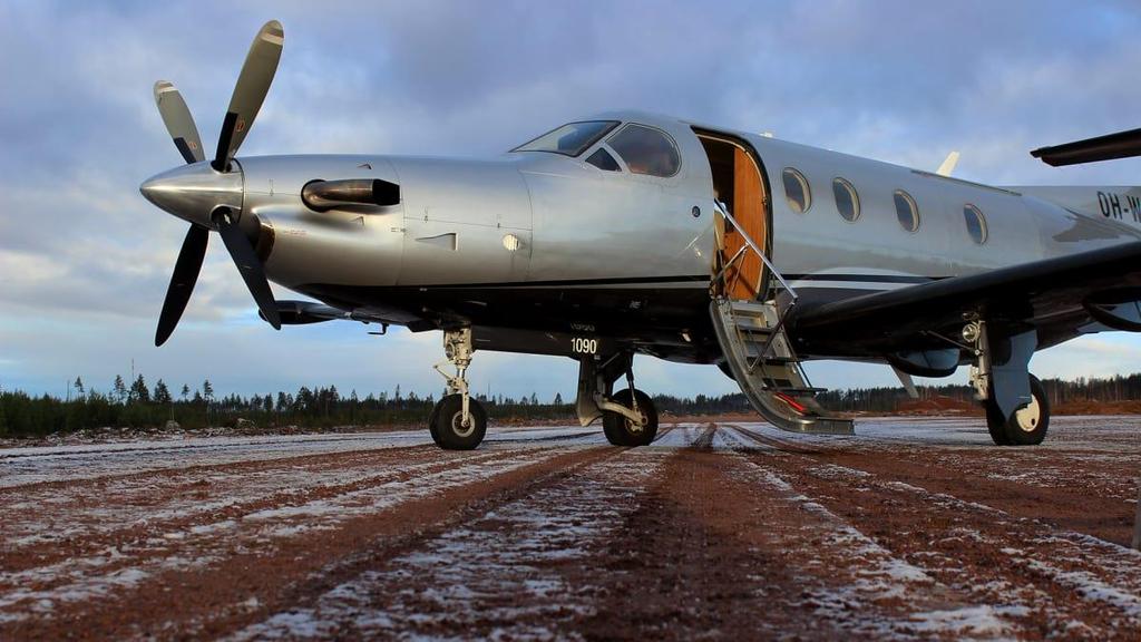 Redstone Aero Oy (joukko lentoalan aktiiveja) oli ostanut 90 hehtaarin maan Pyhtäältä.