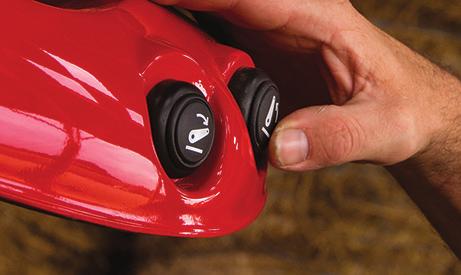 Sähköpistoke Yksi sarja hydrauliikan liittimiä (vakio) Lisävarusteena etuvoimanotto Suurempi maavara parantaa käytettävyyttä vaikeassa maastossa Vakiona alan johtava sähköinen nostolaite (ELC) Uusin