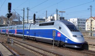 Junien nopeudet TGV 2n2 Sm3 Pendolino Perinteinen kalusto, IC, 200 km/h Pendoliino 220 km/h