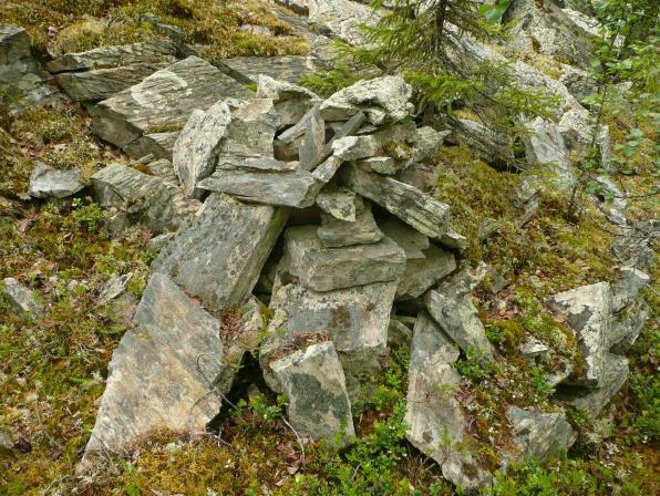 Huomiot: MH 47455 Metsähallituksen Reiska-tietokannan mukaan paikalla on vanha louhos.kivenottopaikka.