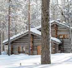 Tyylikkään saunaosaston muotolauteille mahtuu isompikin porukka. Laduille pääsee lähes suoraan pihasta. 90.