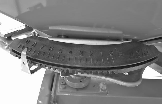 Levityskäyttö 8 AXIS 50.2 W HUOMAUTUS Vaihtoehdon W koneessa on elektroninen luistiohjaus luovutuspisteen asetukseen.