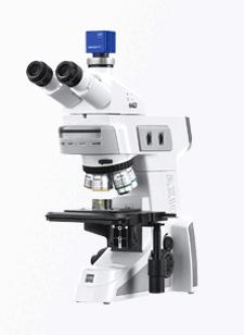 Valomikroskooppi Koostuu joukosta linssejä, joiden avulla valo ensin ohjataan tutkittavan näytteen läpi.