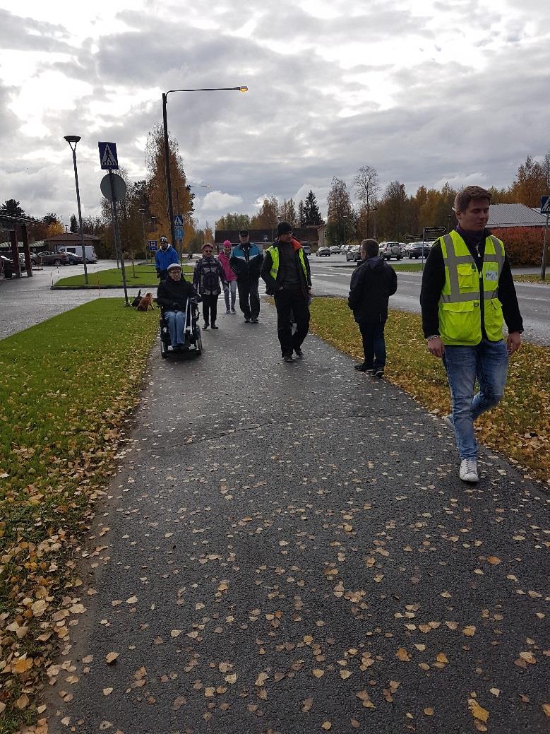 Päätelmät Teuvalla ei suurempia esteettömyysongelmia ollut. Reunakivien luiskaus oli pääosin kunnossa.