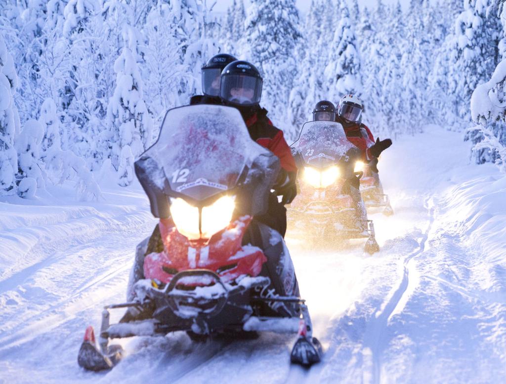 päätuotteita ovat moottorikelkkasafarit sekä muut luonnossa tapahtuvat ohjatut retket ja aktiviteetit. Vuosittaisista noin 140 000 asiakkaasta 95 % on kansainvälisiä matkailijoita.