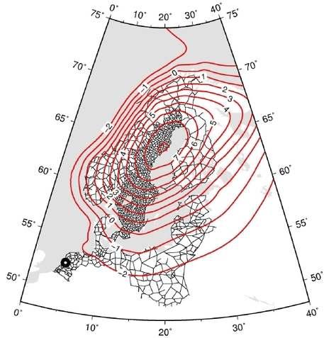 6 Kuva 2. Itämeren ympäri tasoitettu vaaitusverkko BLR2000. Datumin määrittävä piste NAP (Normaal Amsterdams Peil) on merkitty ympyrällä. Punainen käyrästö on maannousumalli NKG2005LU (millimetreinä).