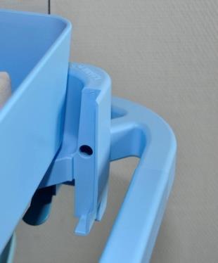 5.4 Laitojen ohjaimien puhdistus Sivulaitojen ohjainten merkinnät: L vasen, R oikea.