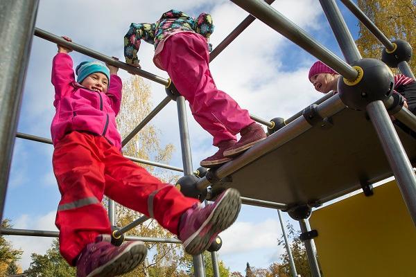 VARHAINEN TUKI LAPSIPERHEILLE Varhaista tukea apsiperheie on saatavia niin kaupungin kuin eri järjestöjen, yhdistysten kuin seurakunnan toimesta.