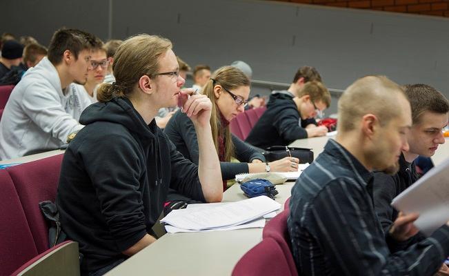 PERUSOPETUKSEN JA LUKIOKOULUTUKSEN ARVOPOHJA Toiminnan ähtökohtana ovat kestävä eämäntapa ja sitoutumattomuus.