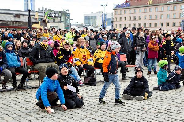 KOULU LAPSEN JA NUOREN HYVINVOINNIN TUKENA Kouumatkat ja kouukujetus https://www.kuopio.fi/fi/kouukujetukset-ja-vaaraisetkouumatkat Kouuateria https://www.kuopio.fi/fi/kouuruokaiu1 Kouukuraattori- ja kouupsykoogipaveut https://www.