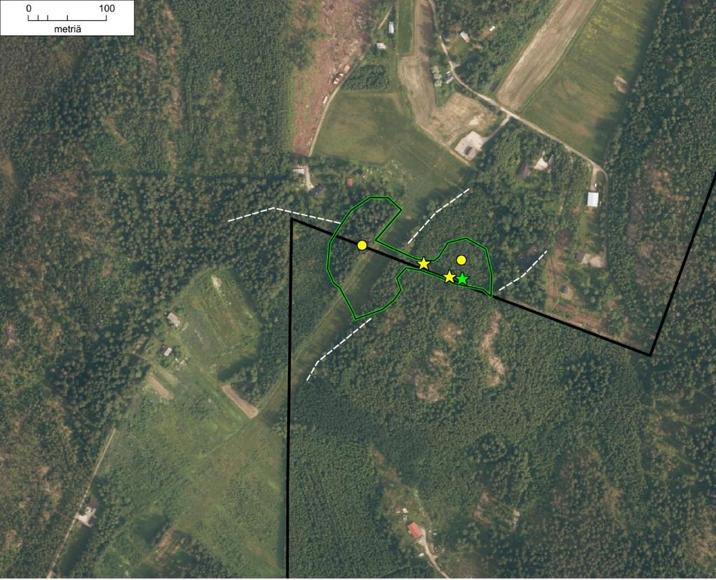 Kuva 5. Liito-oravalle sovelias metsäalue on rajattu vihreällä ja selvitysalue mustalla viivalla.