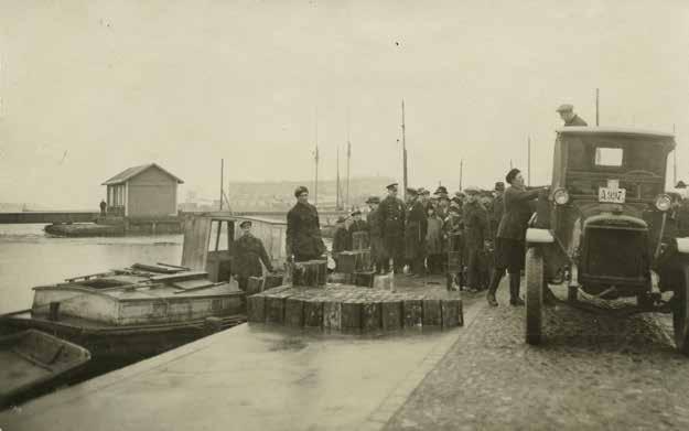 Marraskuussa 1929 jäi virolainen pirtuvene kiinni tullilaiva Eckerön apuveneen HV 74:n valvontamatkalla Gustavsvärnin edustalla.