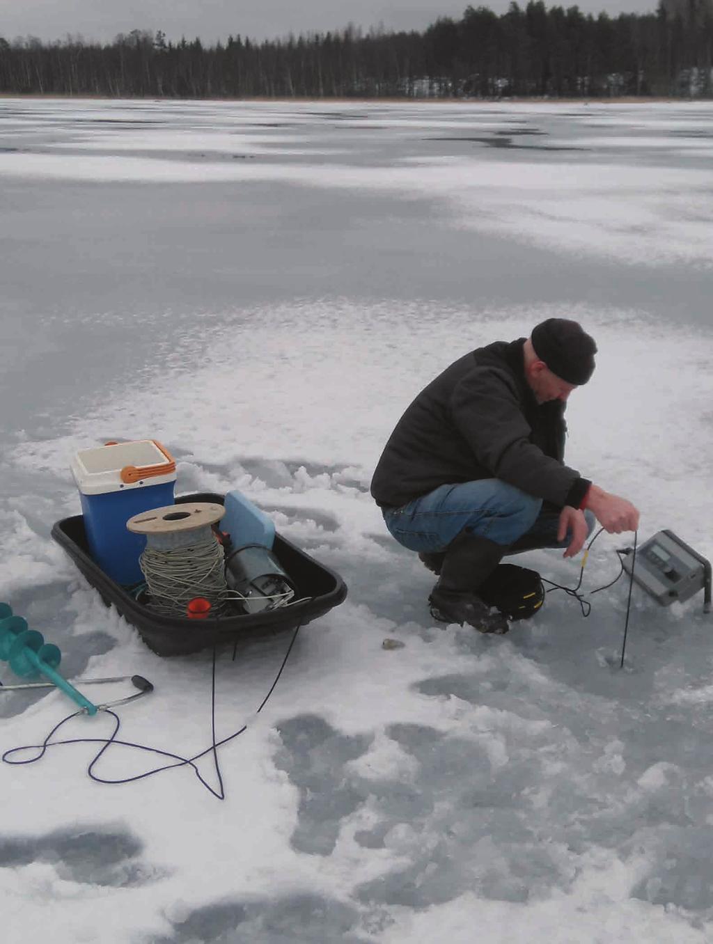 järven vedenlaatuun. Vesinäyt teistä määritettiin kokonaisfosfori, kokonaistyppi, ph, alkaliteetti ja väri KCL Kymen laboratoriossa.