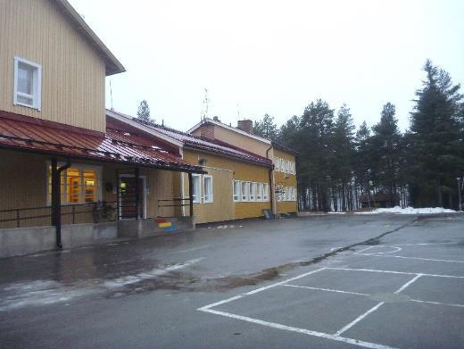 RAKENNETUTKIMUKSET VANHA OSA 3.1. Rakennuksen vierustat ja ulkoinen kosteusrasitus Rakennuksen vierustat tarkastettiin silmämääräisesti.