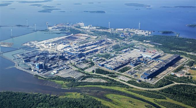 10 Outokummun Tornion tehtailla sijaitsevat ferrokromitehdas, terässulatto, kuumavalssaamo ja kylmävalssaamo, ja se on maailman integroiduin ruostumattoman teräksen tuotantolaitos.