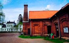 Lisäksi museon ovella on esillä puhelinnumero, johon soittamalla tullaan 5 minuutissa ottamaan vieraat vastaan. Museon pääsymaksut: Aikuiset 4, yli 7-v. 1. Vanhan ajan päivät: Aikuiset 10, yli 7-v. 2.