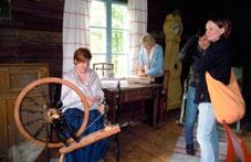 Avoinna kesäkuukausien ajan ti-pe klo 11-18, la-su 12-17 (tai teatteriesitysten alkuun asti) Pääsymaksut: 4/3/0. Museoalueella on myös Elimäen kesäteatterin näyttämö ja teatterin ulkokahvio.