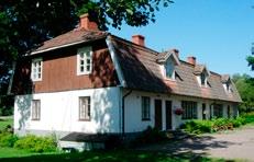 Majoituspaketeissa yöpymiset ruukki-idyllin keskellä Lomatähdet Oy:n laadukkaissa huoneistoissa ja Krouvinmäen majatalossa. Pajakahvila Ruukintie 11, 07970 Ruotsinpyhtää puh.