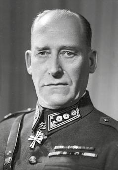 Radioasema Vaasassa Jatkuu Grönroos jäi ulkopuolelle ja Stenholm painui sisälle pistooli kädessään.