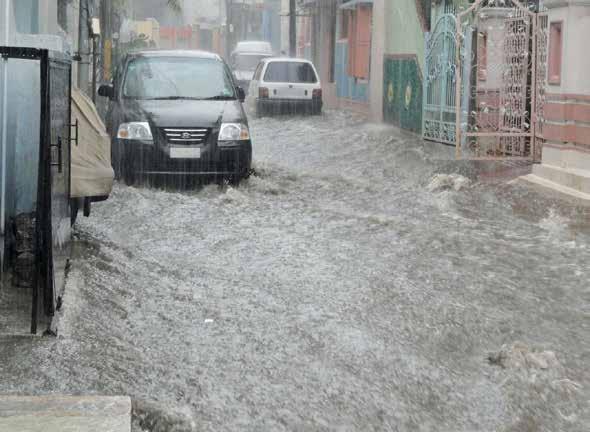 Fuengirola.fi Uutiset Perjantai 26.10.2018 3 Aurinkorannikko säästyi pahimmilta tuhotulvilta Sur-sanomalehden mukaan kylmä pisara -sääilmiön aiheuttama tulvakatastrofi on seudun historian pahin.