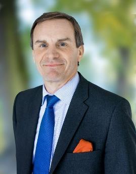 2008 2010 ja toimitusjohtajana vuosina 1999 2008. Ei samanaikaisia luottamustoimia. 15 s.