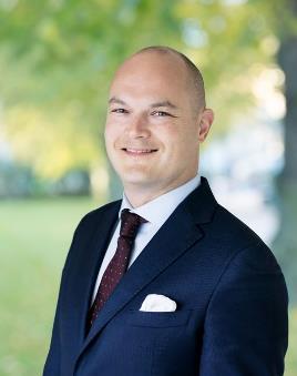 Nykyinen päätoimi: Manager 2013. Samanaikaiset Ei samanaikaisia luottamustoimet: luottamustoimia.