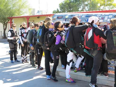 451 km 503 km 630 km 961 km 1 299 km Grand Canyonin kansallispuisto - Picacho Peak State Park Turf Soaring School - Phoenixin ympäristössä - - Phoenixia Anna Moxnes ovat maailman huippunimiä.