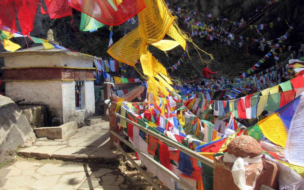 BHUTANIN KIERTOMATKA: VINKKEJÄ JA SUOSITUKSIA Milloin on paras aika matkustaa? Matkamme Bhutaniin ajoittuvat enimmäkseen syksyyn ja kevääseen, jotka ovat perinteisesti hyvää aikaa matkustaa alueelle.