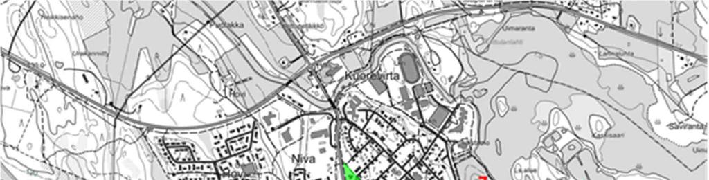 Kirkonkylän ensimmäiset kaupat olivat risteysalueella: Kärkströmin kauppahuone, Kauppamäki (1860- luvulla, myöhemmin Osula), Riihimäen talo (1800-luvulta lähtien kauppapuotina, myöhemmin Elo) ja