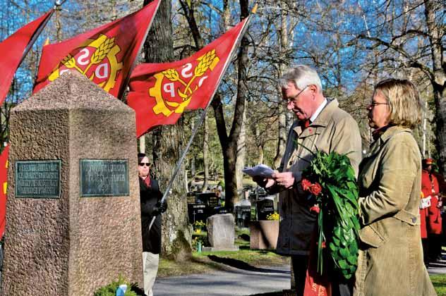 2012 1. toukokuuta 2012 Hautausmaan kunniakäynneillä puhuivat Jorma Hellstén ja Kaarina Sainio.