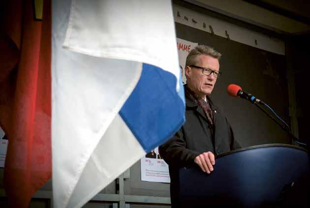 2014 1. toukokuuta 2014 Hautausmaan kunniakäynneillä puhuivat Tino Aalto ja Nina Kallio.