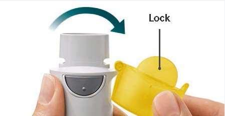 Daglig användning VRID Behåll locket på. VRID den genomskinliga nederdelen i pilarnas riktning tills det klickar (ett halvt varv). ÖPPNA ÖPPNA locket helt. TRYCK Andas ut lugnt och fullständigt.
