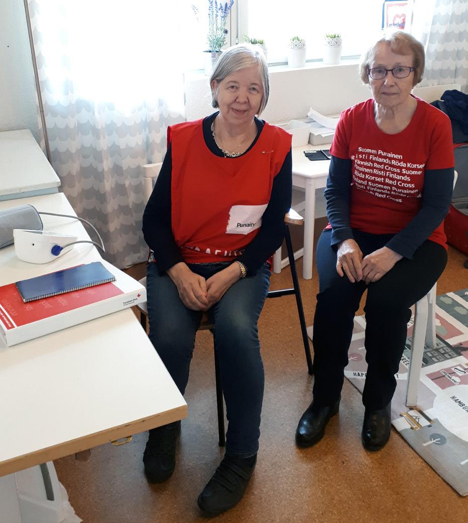 RUOKAJAKELUN UUTISIA Terveyspiste jalkautui ruokajakeluun Terveyttä ja hyvinvointia edistävä Punaisen Ristin terveyspistetoiminta on jalkautunut Rovaniemen ja Kemin ruokajakeluihin.