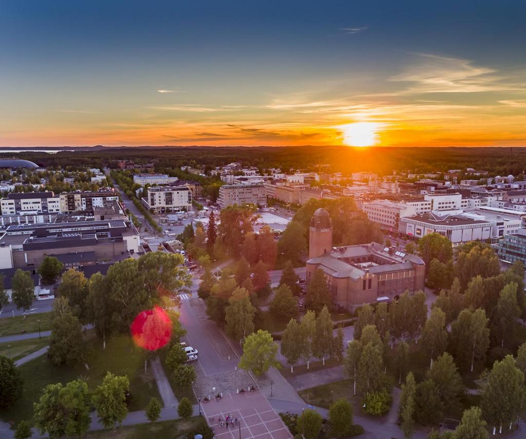 YHTEENVETONA Kaupunki haluaa tukea innovointia ja liiketoimintaa Useita erilaisia kehitysalustoja (=koko kaupunki) Yrityksille on tarjolla kattavasti apua mm.