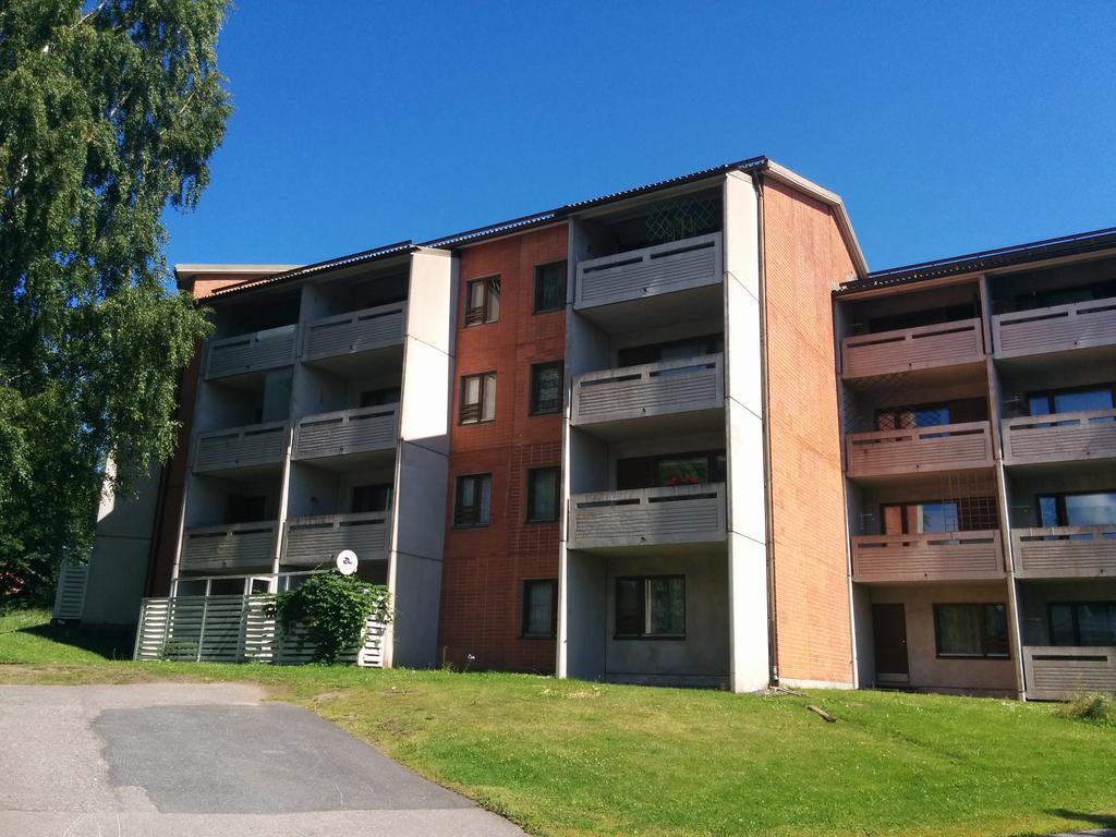 PARVEKKEIDEN JA JULKISIVUJEN BETONIOSIEN KUNTOTUTKIMUS